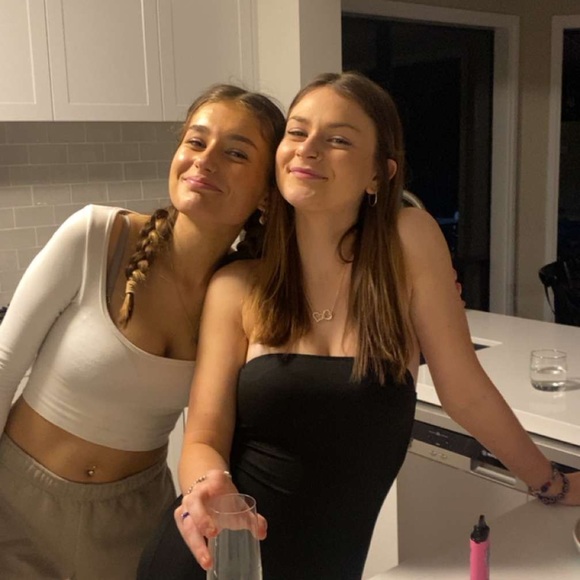 Meet your Posher, Kenzie - Picture 1 of 1